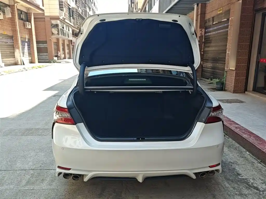 Toyota Camry 2021 — фото 19