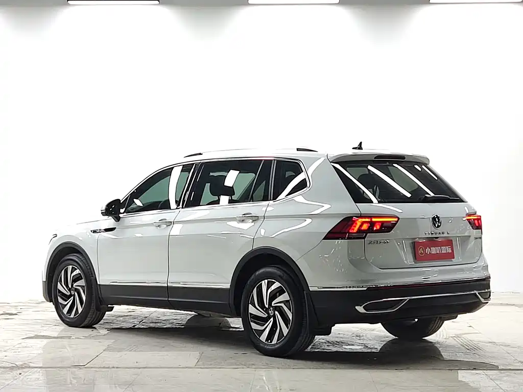 Volkswagen Tiguan L 2023 — фото 17