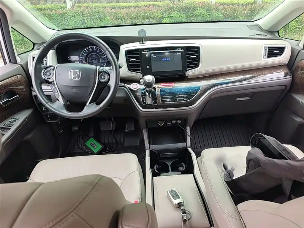 Honda Odyssey 2015 — фото 13