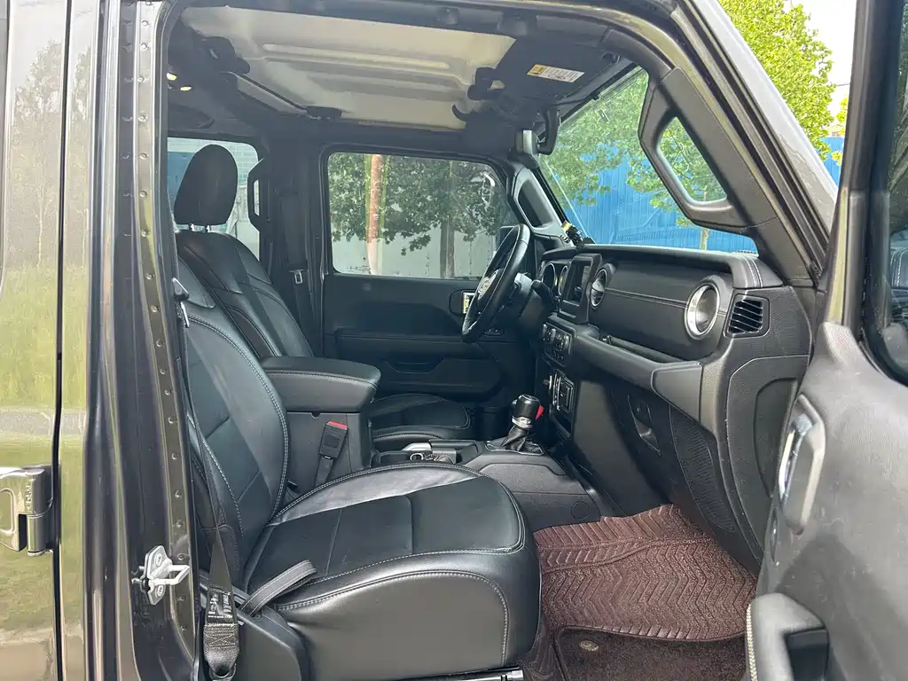 Jeep Wrangler 2020 — фото 10