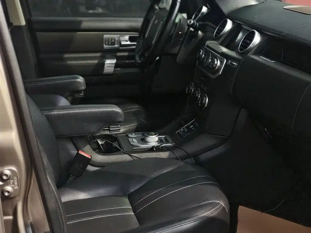 Land Rover Discovery 2016 — фото 17