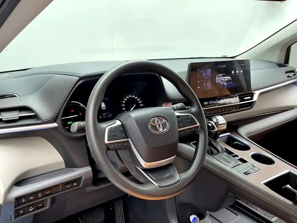 Toyota Sienna 2025 — фото 26