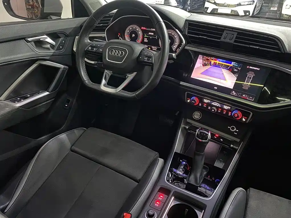Audi Q3 2022 — фото 13