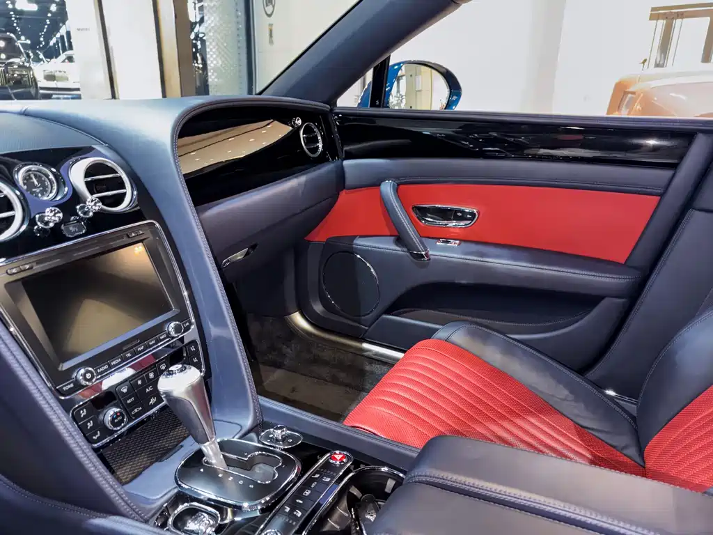 Bentley Flying Spur 2020 — фото 18