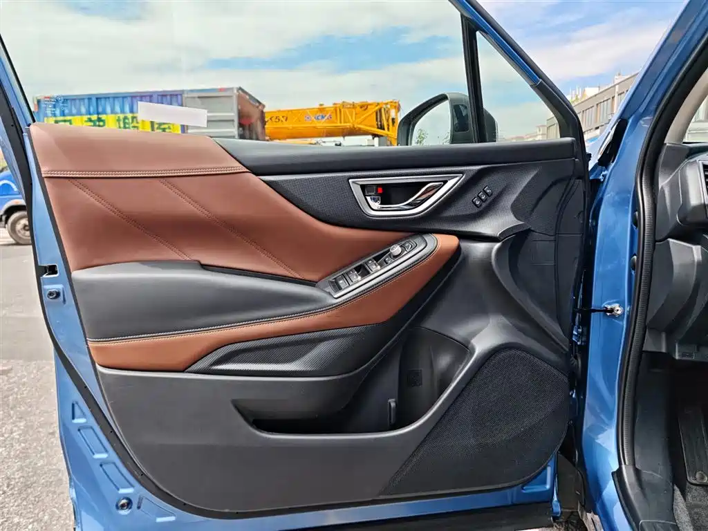 Subaru Forester 2023 — фото 21