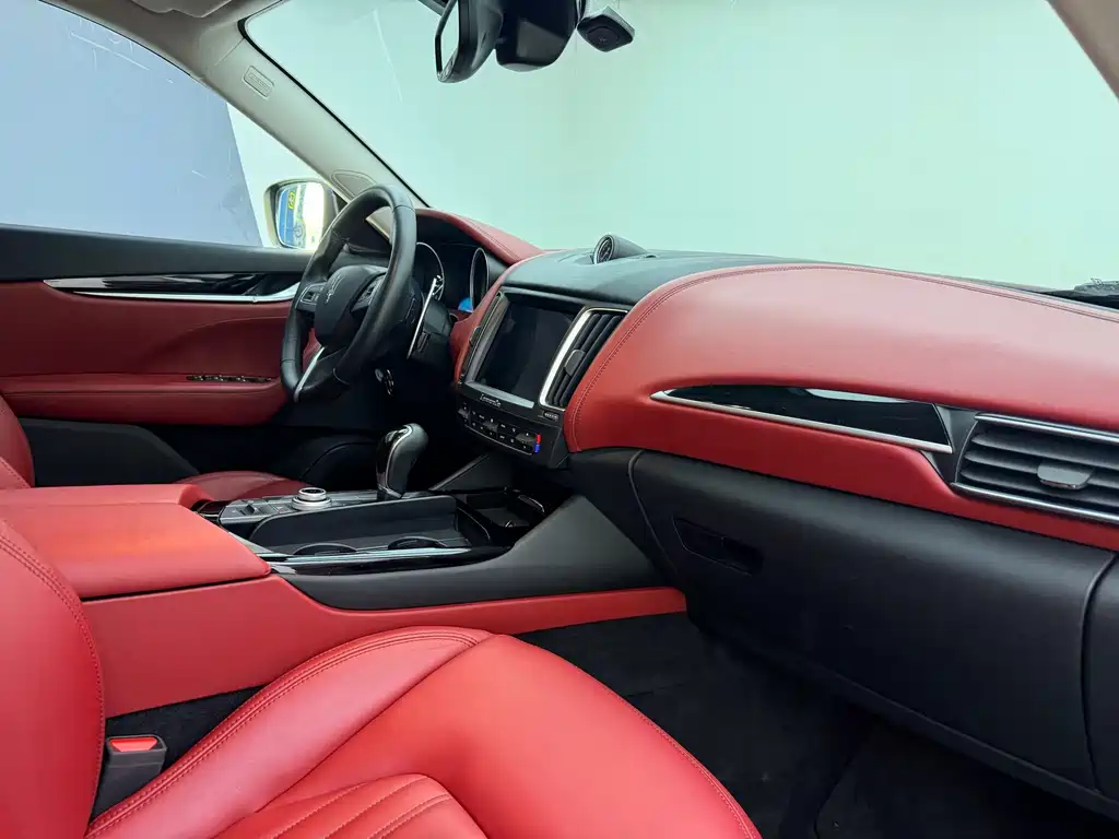 Maserati Levante 2018 — фото 12