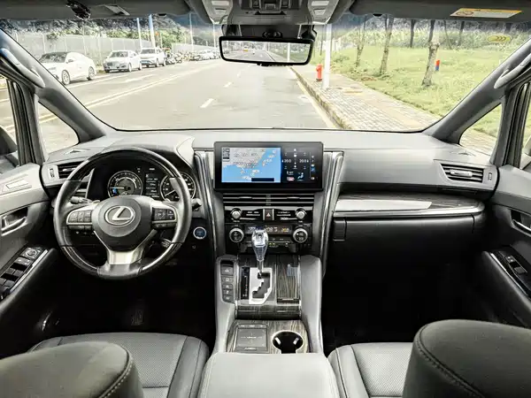 Lexus LM 2020