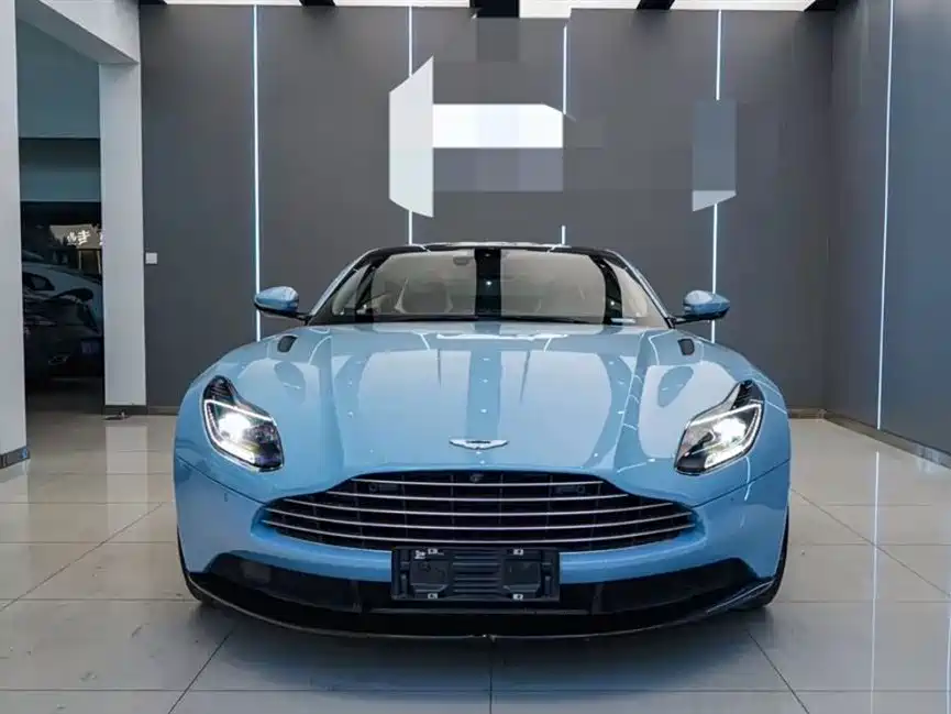 Aston Martin DB11 2020 — фото 2