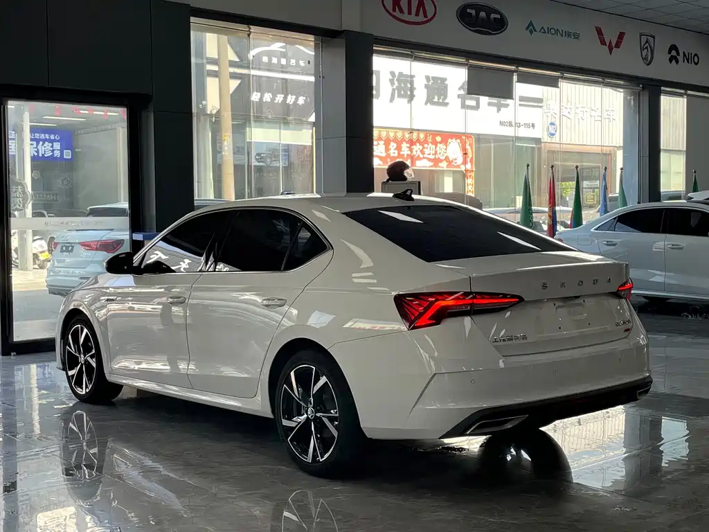 Skoda Octavia 2022 — фото 14