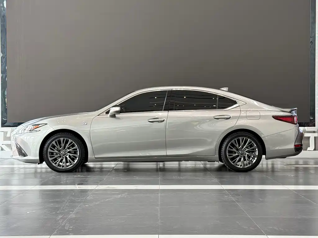 Lexus ES 2020 — фото 4