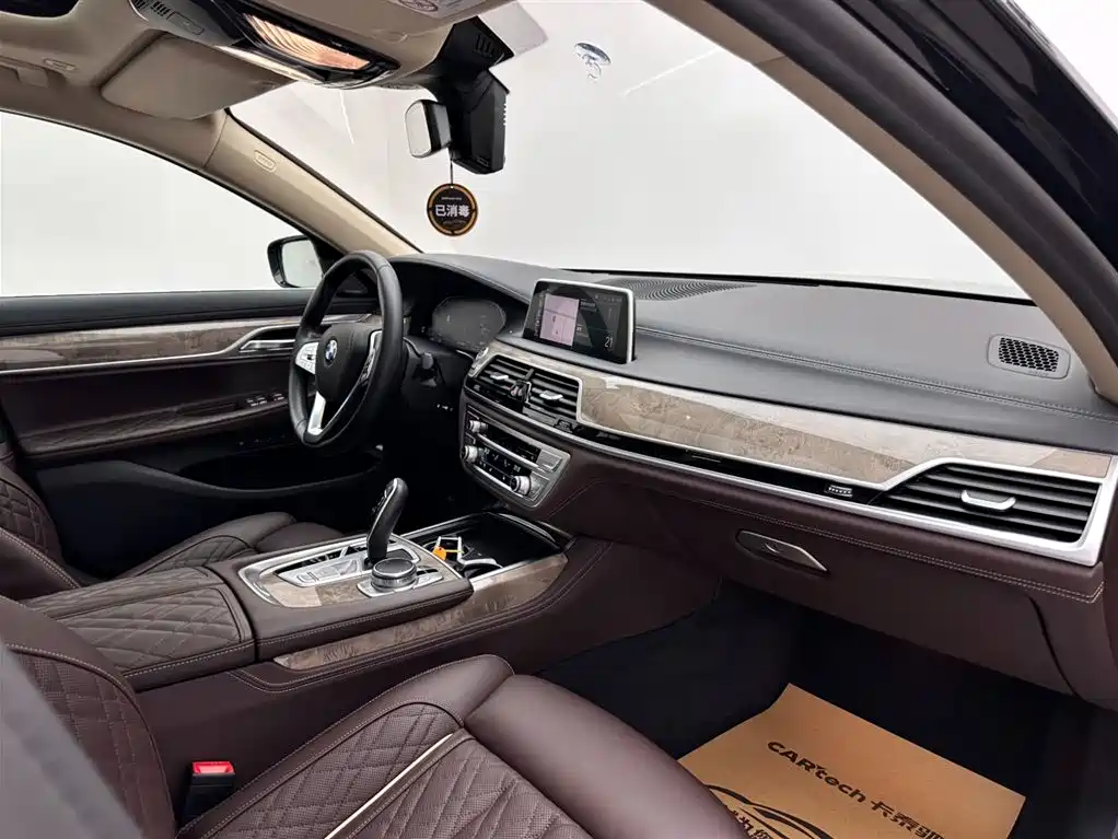 BMW 7 Series 2021 — фото 11