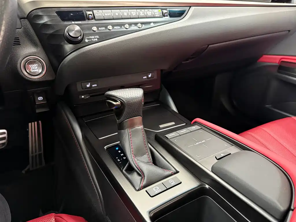 Lexus ES 2020 — фото 15