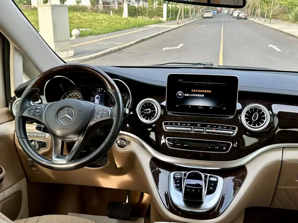 Mercedes-Benz V-Class 2020 — фото 8