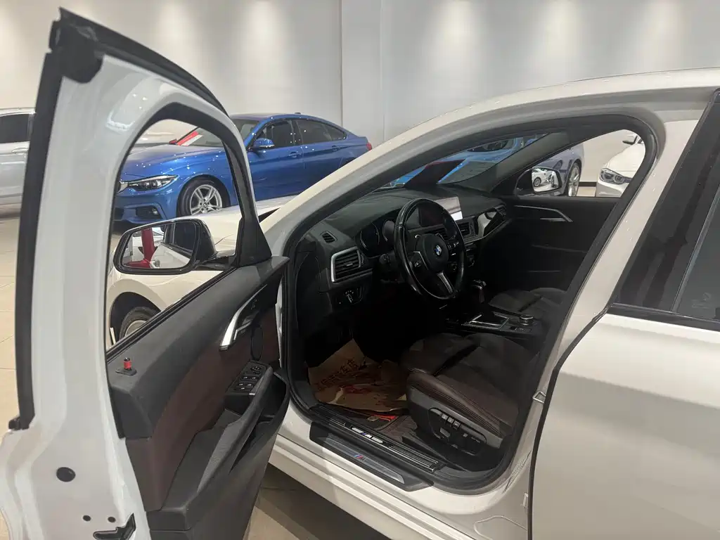 BMW 1 Series 2019 — фото 15