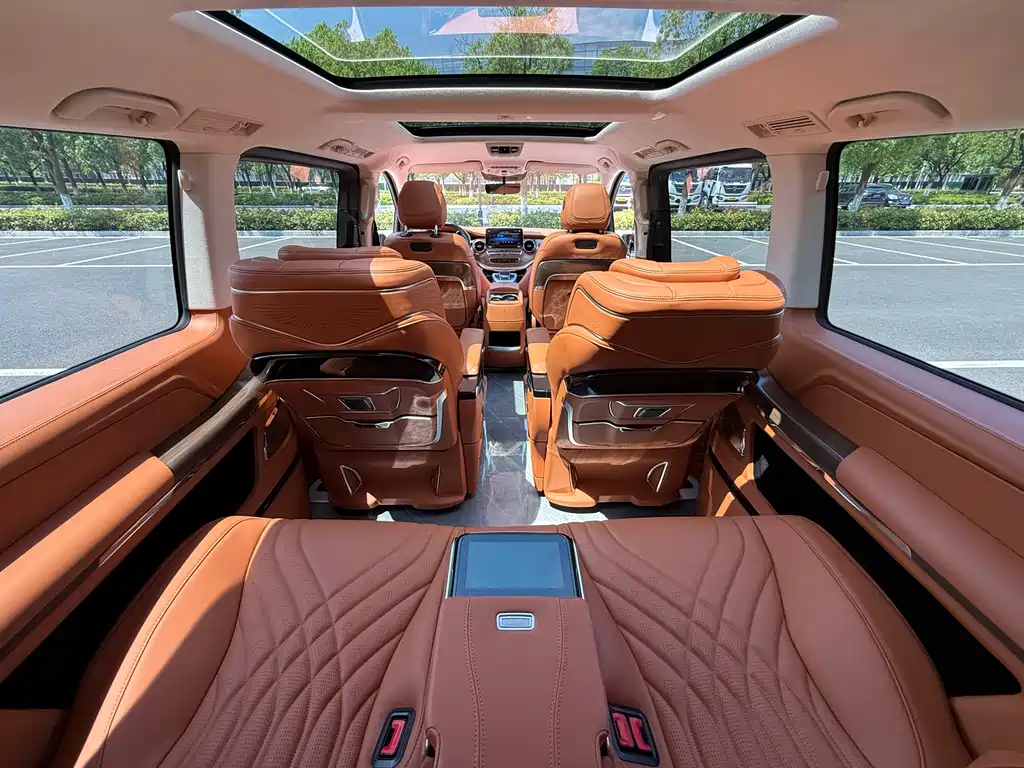 Mercedes-Benz V-Class 2023 — фото 14