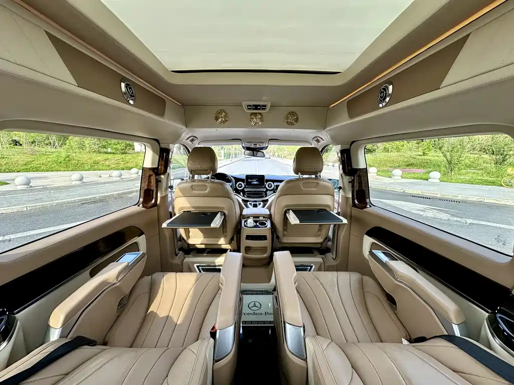 Mercedes-Benz V-Class 2020 — фото 15