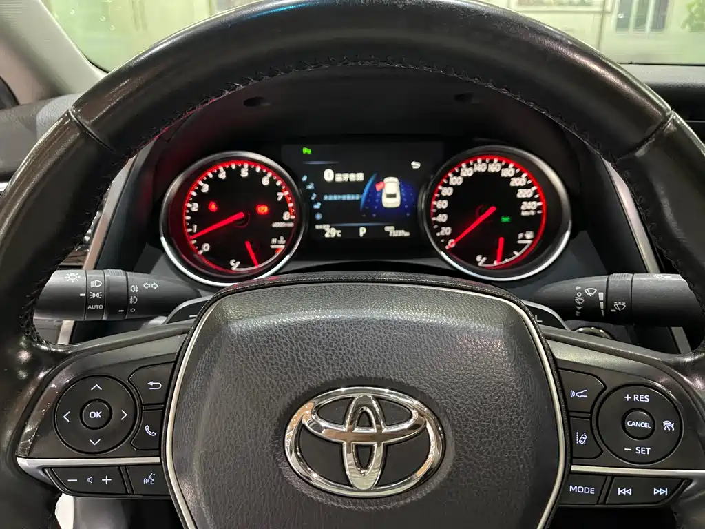 Toyota Camry 2019 — фото 13