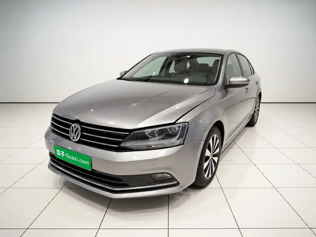 Volkswagen Sagitar 2015