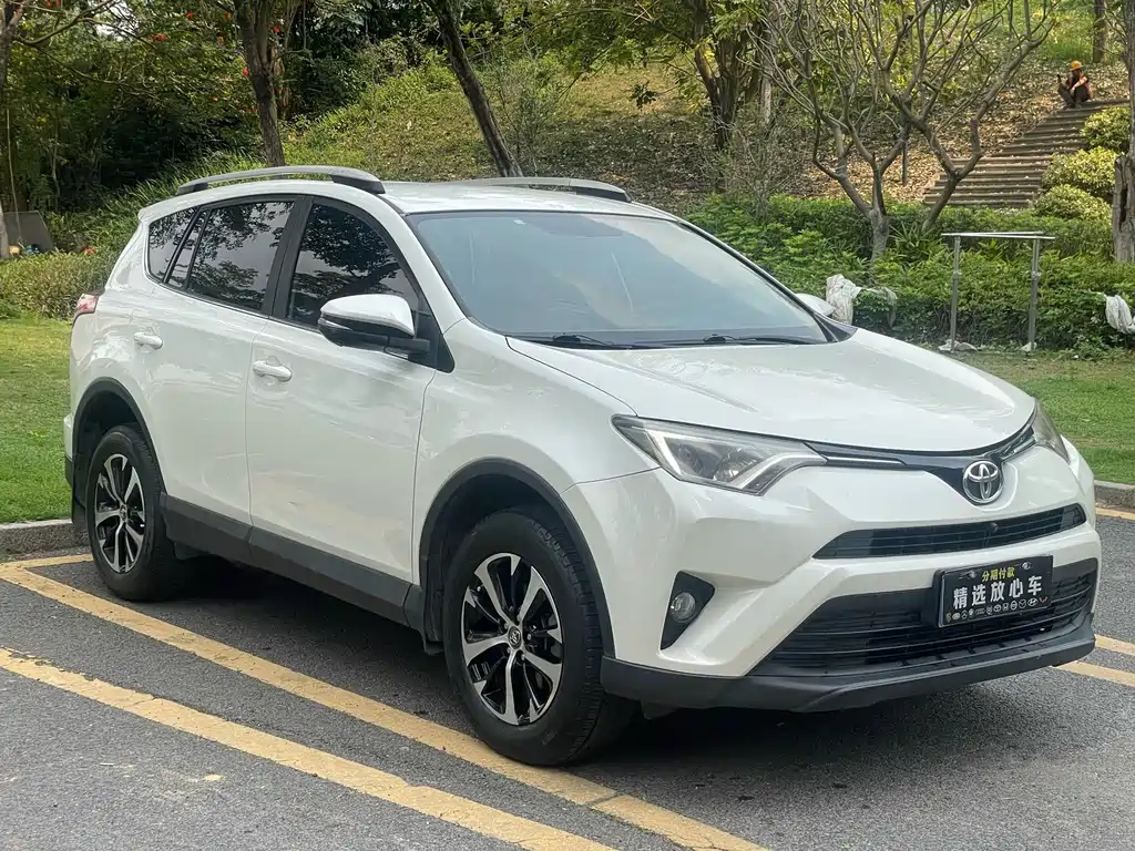 Toyota RAV4 2017 — фото 3