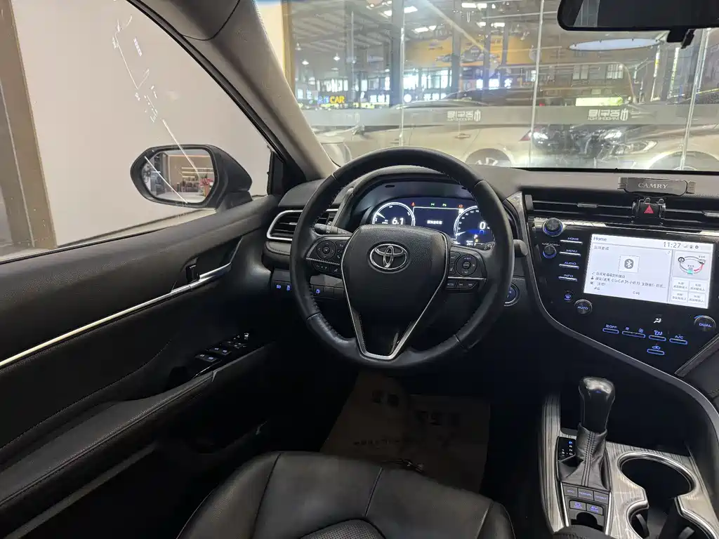 Toyota Camry 2018 — фото 21