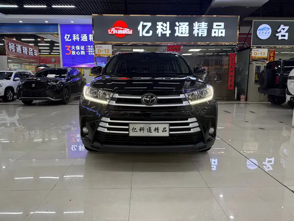 Toyota Highlander 2021 — фото 1