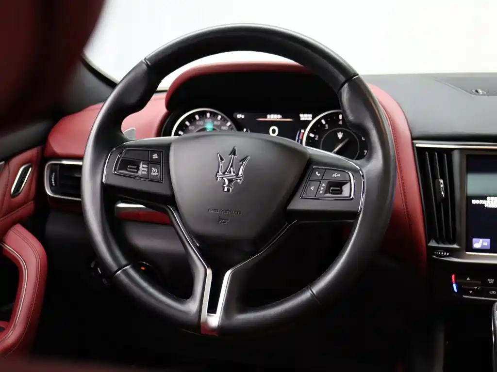 Maserati Levante 2024 — фото 12