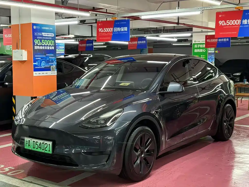 Tesla Model Y 2024