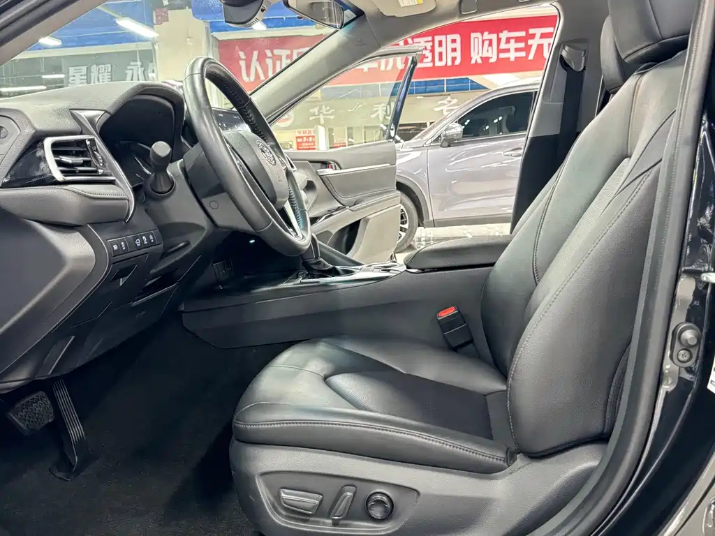 Toyota Camry 2023 — фото 12
