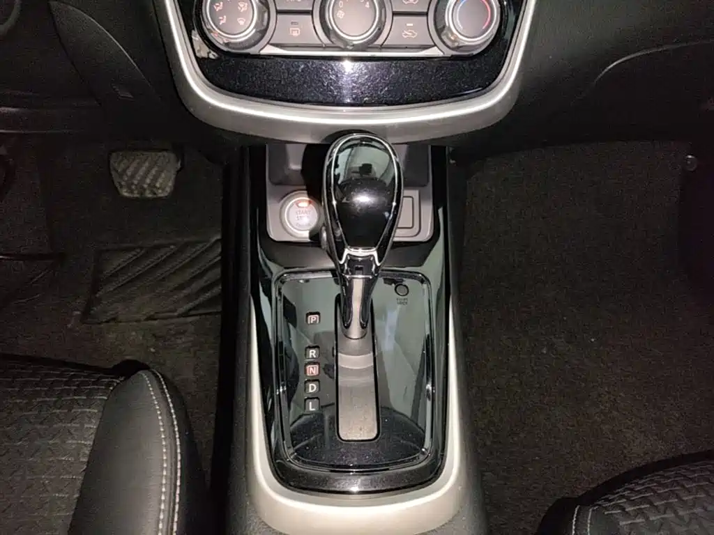 Nissan Tiida 2019 — фото 10