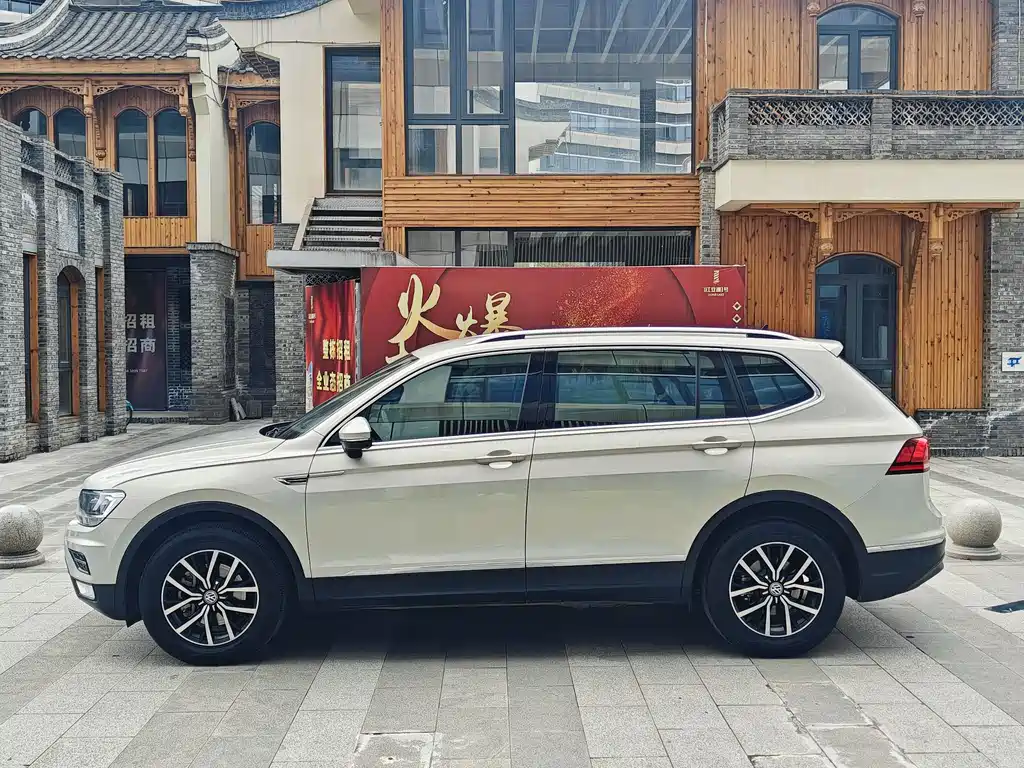 Volkswagen Tiguan L 2017 — фото 3