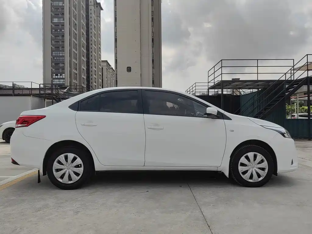 Toyota Yaris L 2019 — фото 11