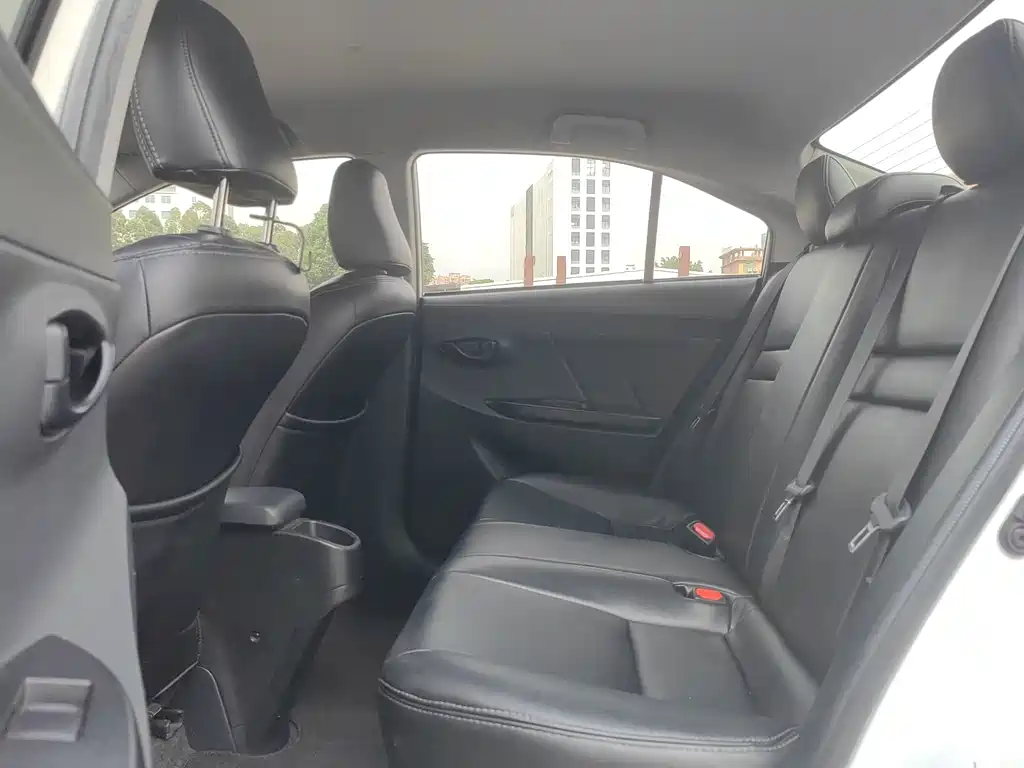 Toyota Yaris L 2019 — фото 14