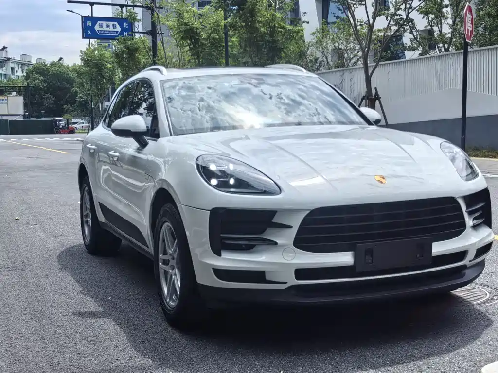 Porsche Macan 2018 — фото 16