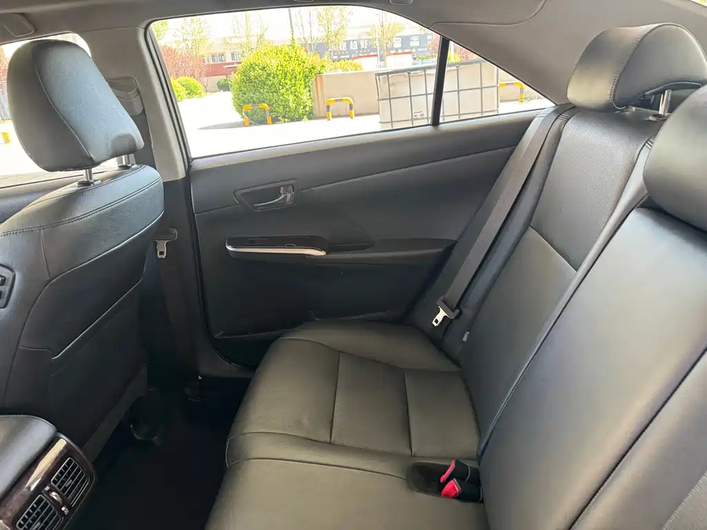 Toyota Camry 2016 — фото 15