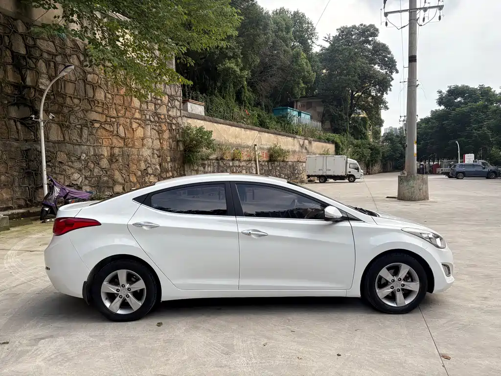 Hyundai Elantra 2013