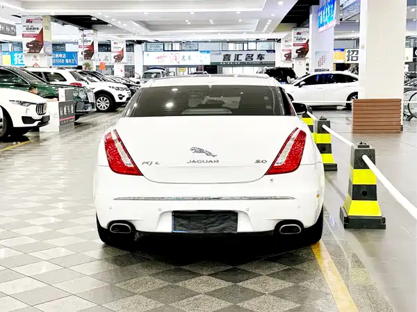 Jaguar XJ 2015