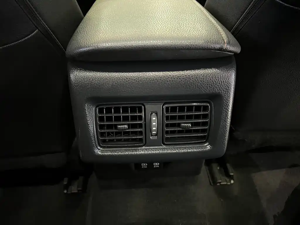 Toyota Camry 2018 — фото 18