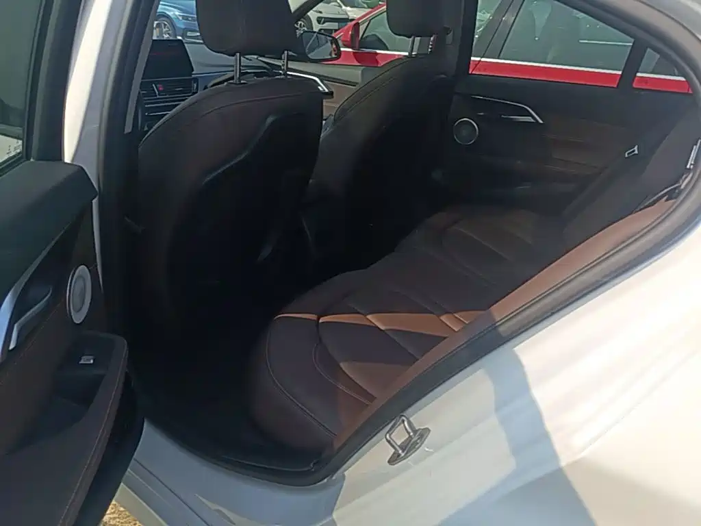 BMW 1 Series 2023 — фото 17