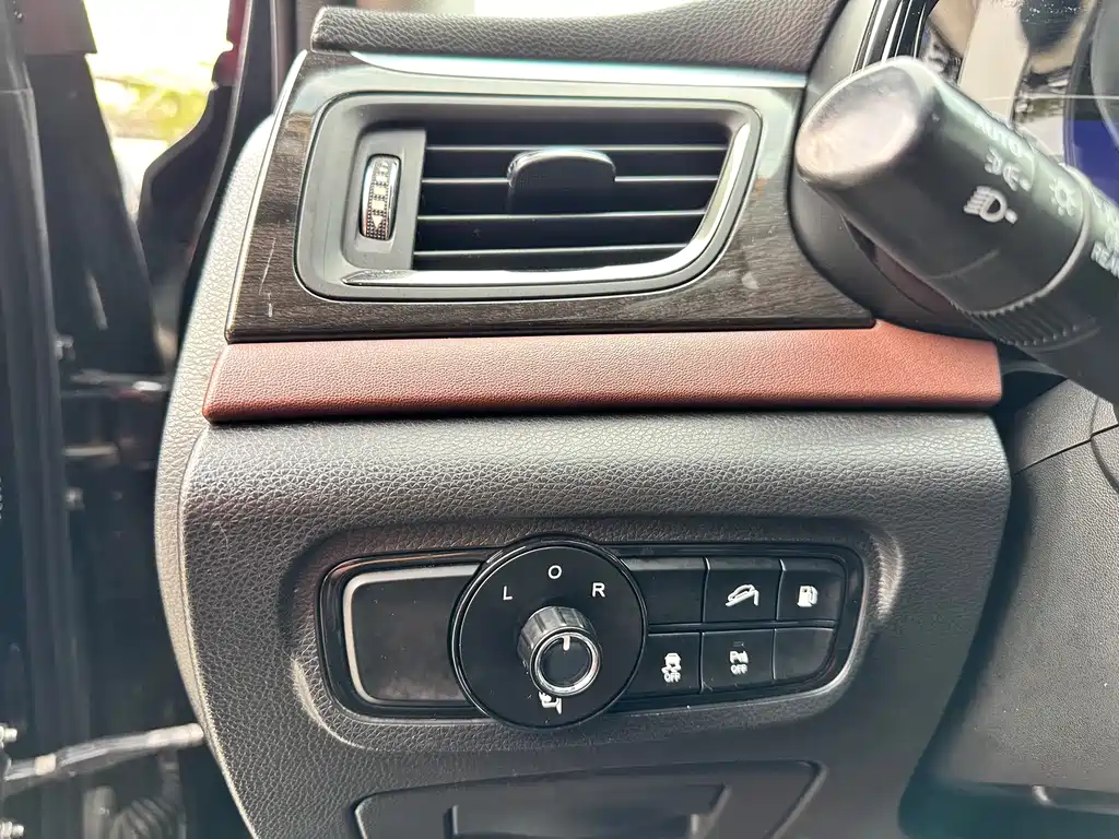 GAC Motor Trumpchi GS8 2017 — фото 18