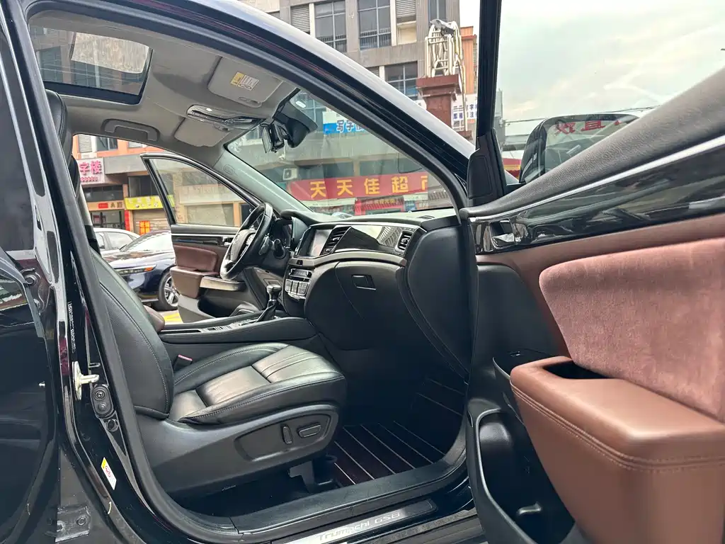GAC Motor Trumpchi GS8 2017 — фото 8