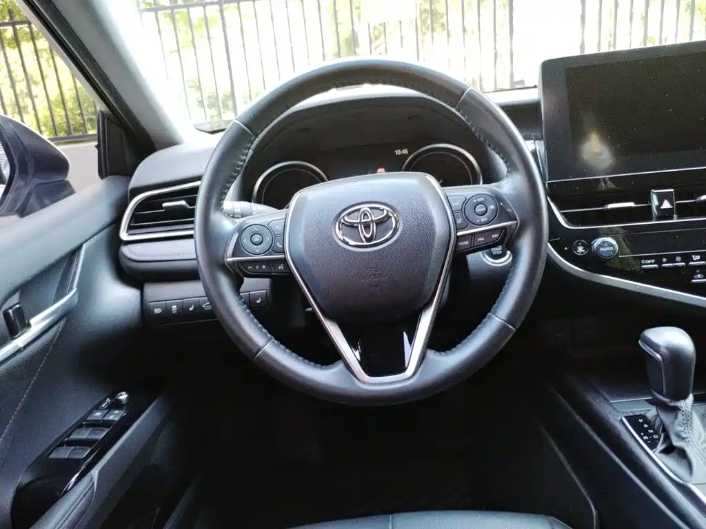 Toyota Camry 2022 — фото 6