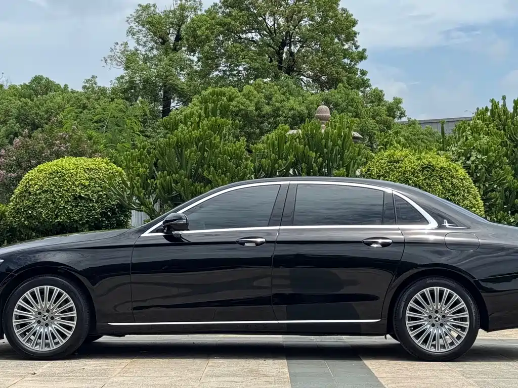 Mercedes-Benz E-Class 2023 — фото 12
