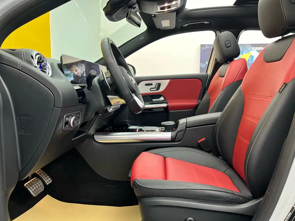 Mercedes-Benz GLA AMG 2023 — фото 8