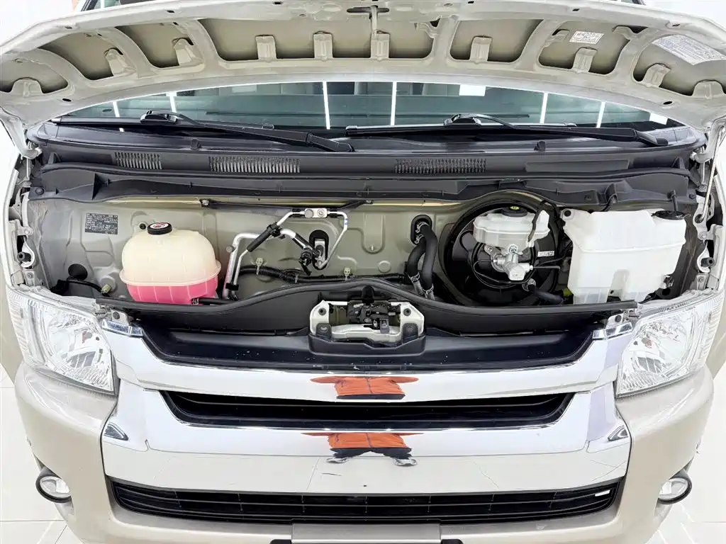 Toyota Hiace 2017 — фото 15