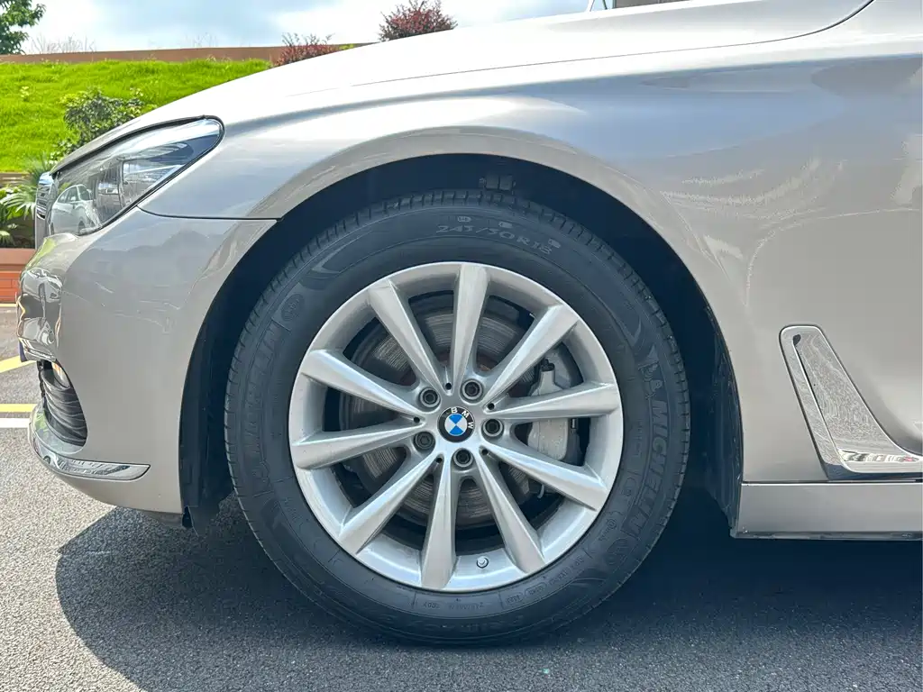 BMW 7 Series 2017 — фото 9
