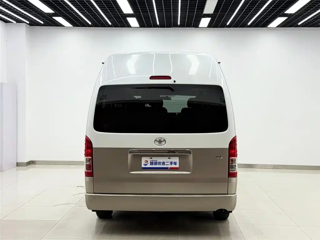 Toyota Hiace 2017 — фото 3