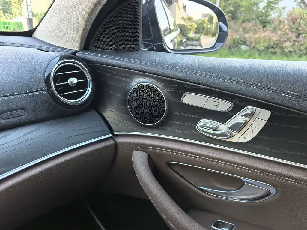 Mercedes-Benz E-Class 2016 — фото 17
