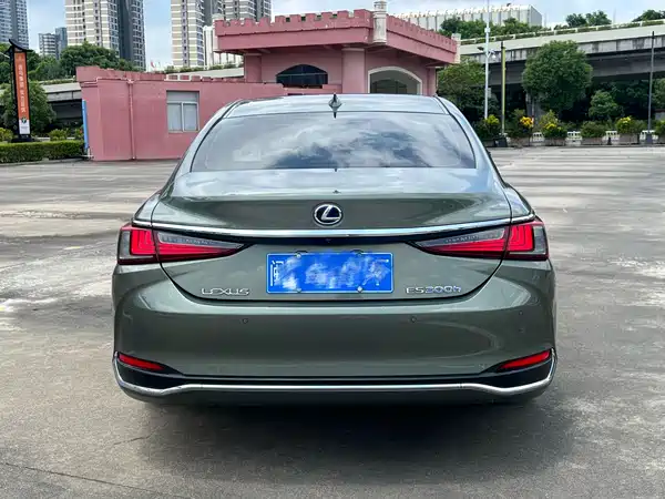 Lexus ES 2021