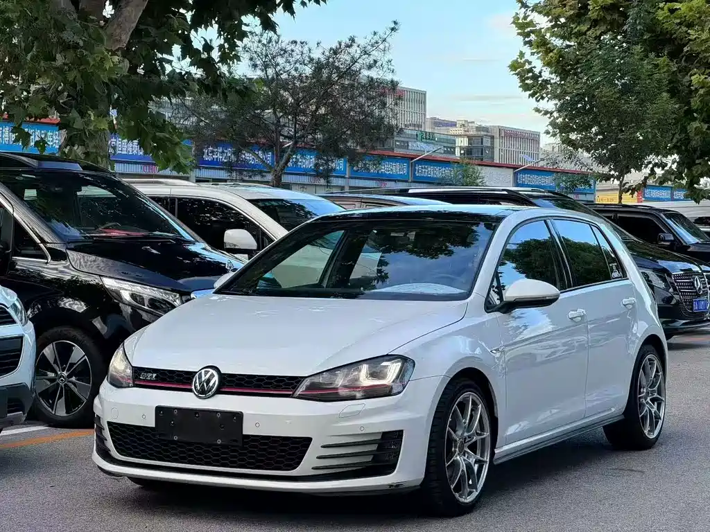 Volkswagen Golf GTI 2017 — фото 1