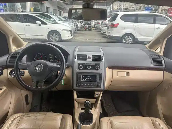 Volkswagen Touran 2014